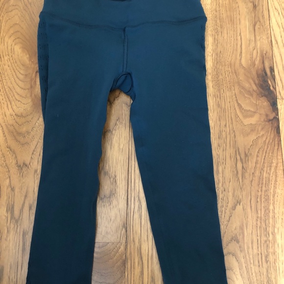 Lululemon Reveal Cropped Legging - Picture 6 of 9